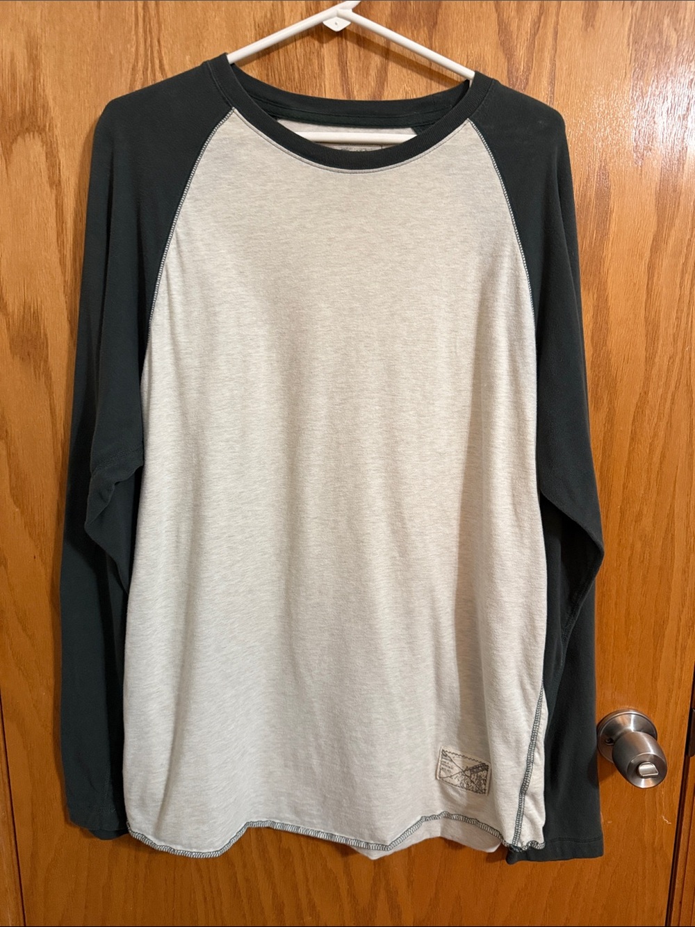 Men's Long-Sleeve Raglan Tee in Light Gray and Black